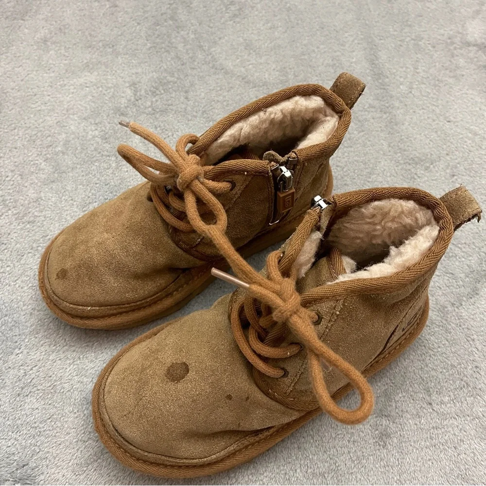 UGG Boots UNISEX Youth Size 12 ~ Neumel Chestnut Suede Chukka ~#1017320T